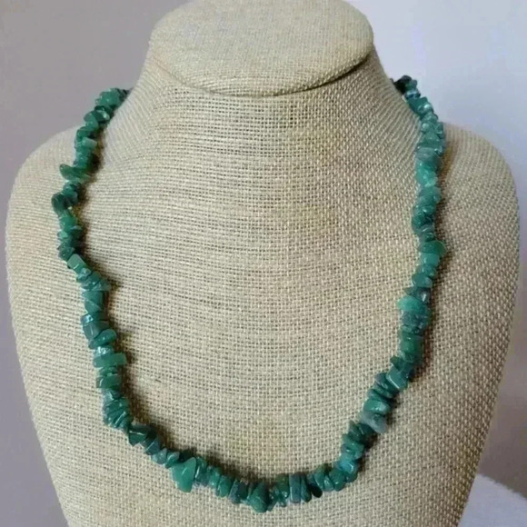 Green Stone Necklace,‎ 28in - Picture 2 of 4